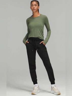 Lululemon Dance Studio Jogger size 8 black